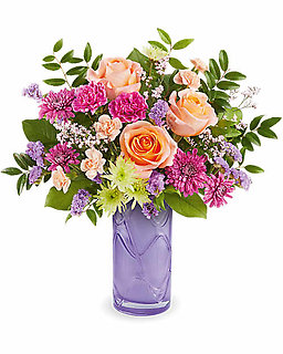 A Teleflora\'s Pretty Daydream Bouquet